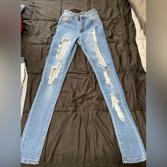 Fashion nova ripped jeans - Picture 1 of 3